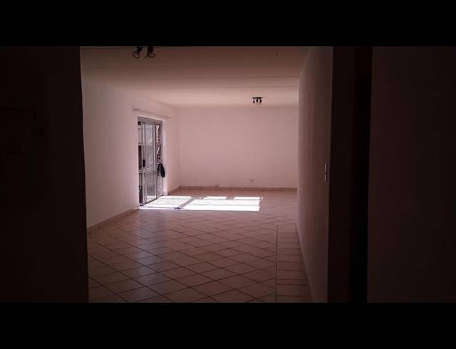 2 BEDROOM PROPERTY TO RENT IN ROOIHUISKRAAL NORTH